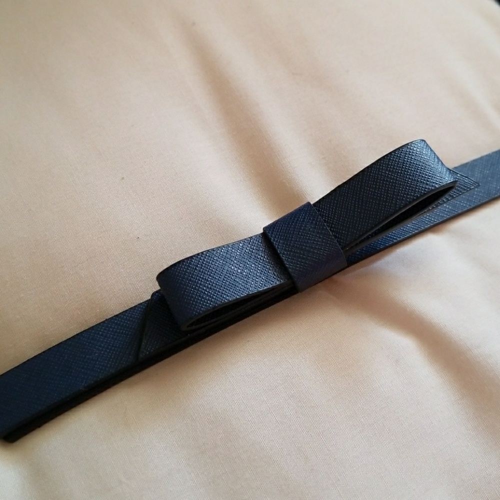 Navy belt with bow